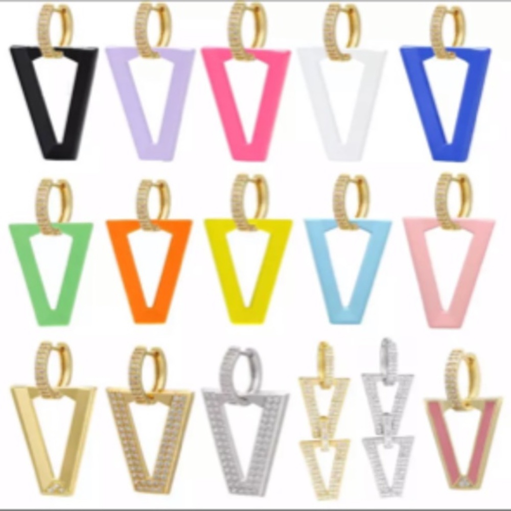 Zara 2 pieces different V earrings